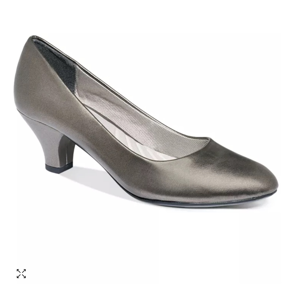 Easy Street Fabulous Pump Size 9 Med NIB